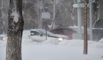 Kazakistan’da şiddetli kar fırtınası nedeniyle ulaşım aksıyor