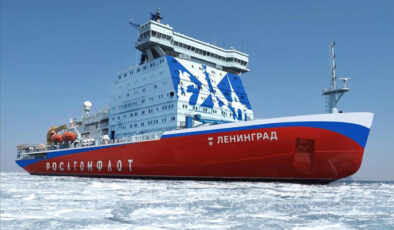 Rusya, Leningrad buzkıranını suya indirdi