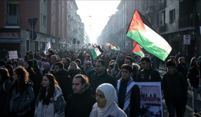 Milano’da binlerce kişi Filistin için yürüdü