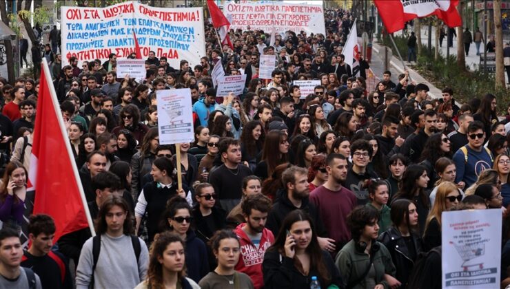 Yunanistan’da öğrenciler özel üniversitelere karşı yürüdü