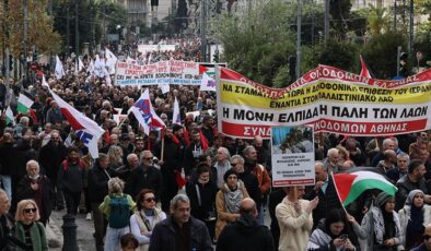 Yunanistan’ın başkenti Atina’da Filistin’e destek yürüyüşü yapıldı