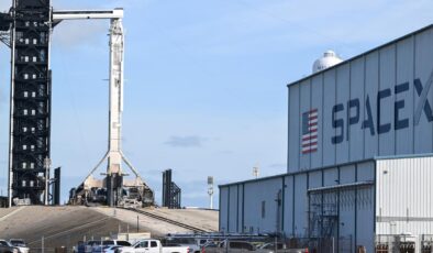 Ax-3 mürettebatını taşıyacak Dragon uzay aracı Falcon 9 ile fırlatılacak
