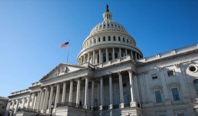 ABD Kongresi’ne “takma kirpik” kavgası damga vurdu