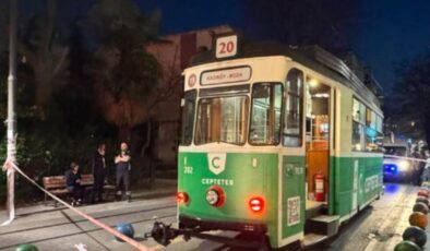 Kadıköy’de torununu kurtarmak isterken tramvayın altında kalan kadın öldü