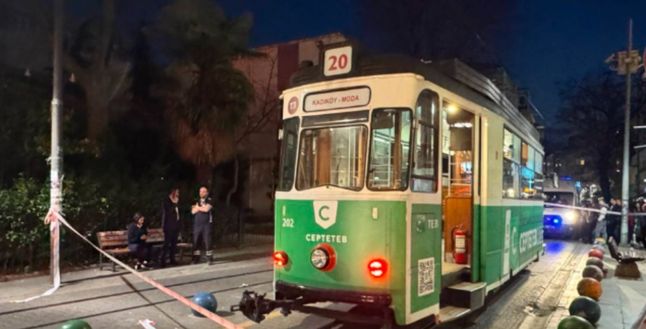 Kadıköy’de torununu kurtarmak isterken tramvayın altında kalan kadın öldü