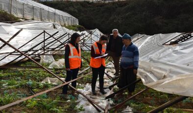 Antalya’da şiddetli yağıştan etkilenen bölgelerde ekipler çalışıyor
