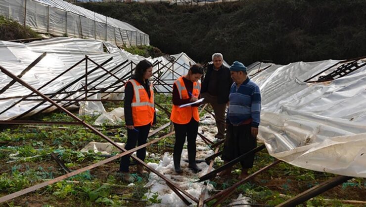 Antalya’da şiddetli yağıştan etkilenen bölgelerde ekipler çalışıyor