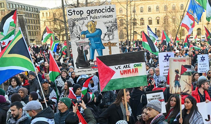 Berlinliler Gazzeliler için yürüdü