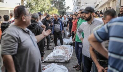 Gazze’de İsrail ordusunun çekildiği bölgelerden cesetler çıkarılıyor