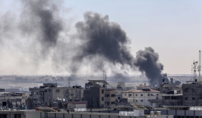 İsrail, Gazze’de bir yerleşim alanını havaya uçurdu