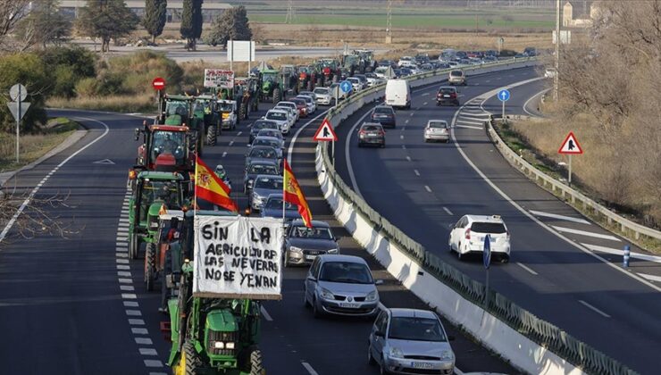 İspanya’da çiftçiler ülke genelinde protestolarını yoğunlaştırdı