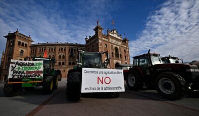 İspanyol çiftçiler yol kapatma eylemine devam ediyor