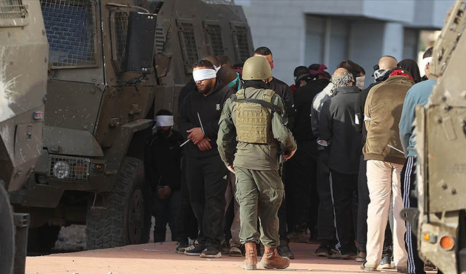 İsrail güçleri, Batı Şeria’da 14 Filistinliyi gözaltına aldı