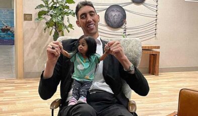 Dünyanın “en uzun adamı” ve “en kısa kadını” bu kez Kaliforniya’da buluştu