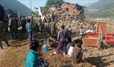 Nepal’deki depremden etkilenen 68 bin çocuk hala acil yardıma muhtaç