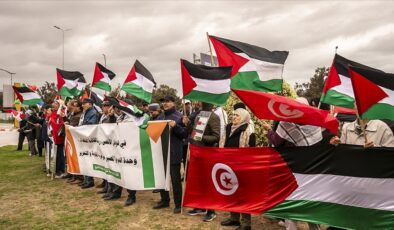 Tunus’ta Filistin’e destek gösterisinde ABD protesto edildi