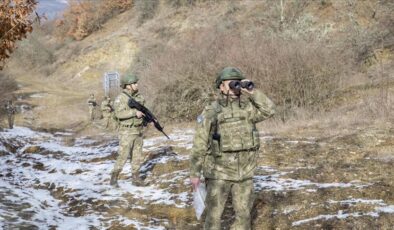 Türk askeri, Kosova-Sırbistan sınırında devriye geziyor
