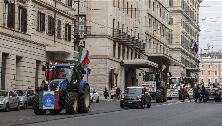 İtalyan çiftçiler, Roma’da sembolik protesto konvoyu yaptı