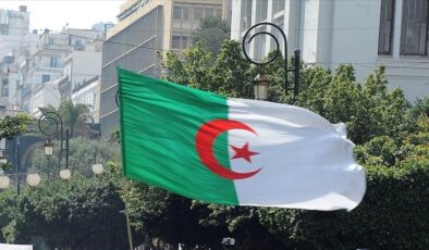 Cezayir’de cumhurbaşkanlığı seçimleri öne çekildi