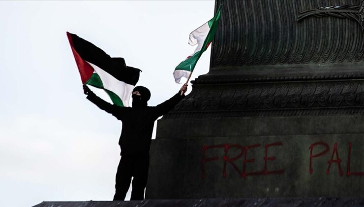 Fransa’da Müslüman öğrenciler Gazze’deki “soykırımı” kınadı