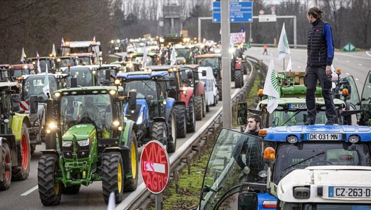 Fransa’nın Bordeaux şehrinde çiftçiler tarım politikalarını protesto etti