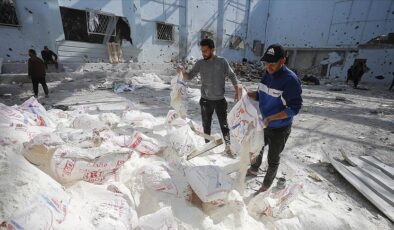 İsrail Gazze’de yardım dağıtım deposunu vurdu