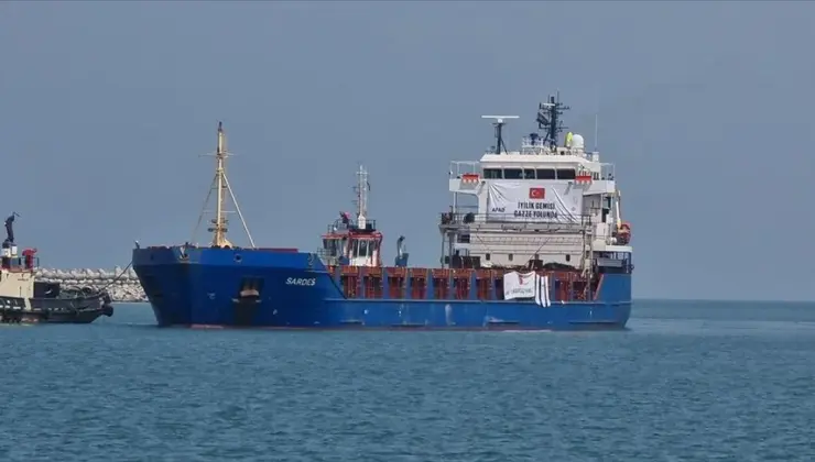 Türkiye’nin 8’inci insani yardım gemisi El-Ariş limanına ulaştı