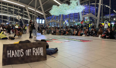 Hollanda’da 16 tren istasyonunda Filistin’e destek eylemi yapıldı