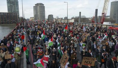 Londra’da on binlerce kişi, “Gazze’de ateşkes” çağrısıyla sokaklara indi