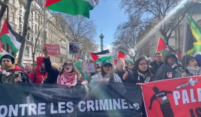 Parisliler ırkçılığa karşı yürüdü