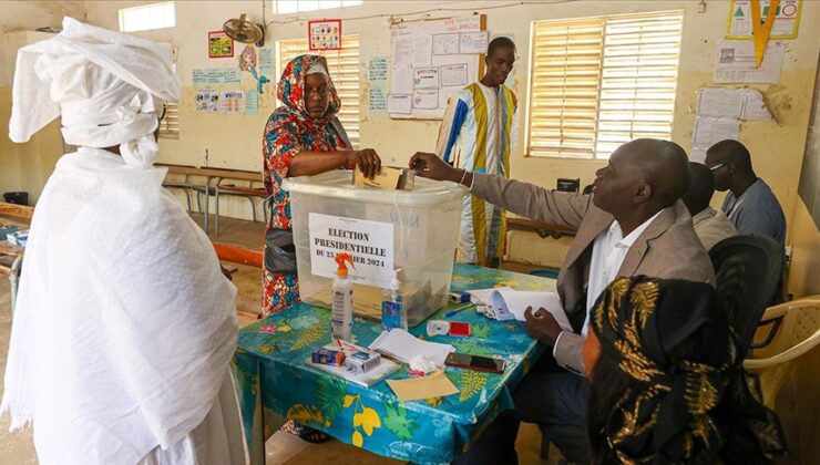 Cumhurbaşkanı seçimi yapılan Senegal’de oy sayımına başlandı