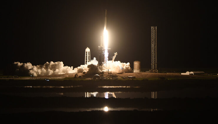 SpaceX Falcon 9 roketini fırlattı