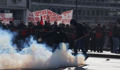 Yunanistan’da öğrenciler, özel üniversite yasasını protesto etti
