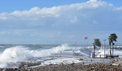 Doğu Karadeniz ile Batı Akdeniz’de fırtına uyarısı