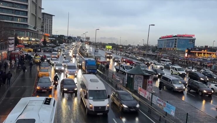 İstanbul’da trafik yoğunluğu yüzde 83’e çıktı