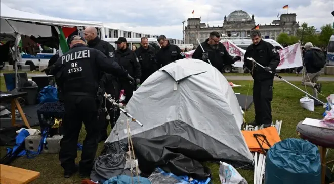 Alman polisi, Berlin’deki Filistin destekçilerinin çadır kampını boşalttı