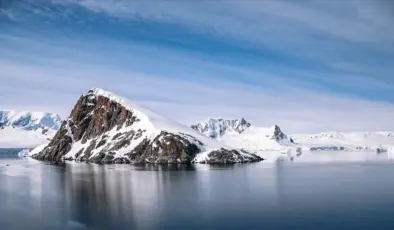 Antarktika’ya düşen gök taşları tehdit altında