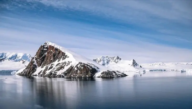 Antarktika’ya düşen gök taşları tehdit altında