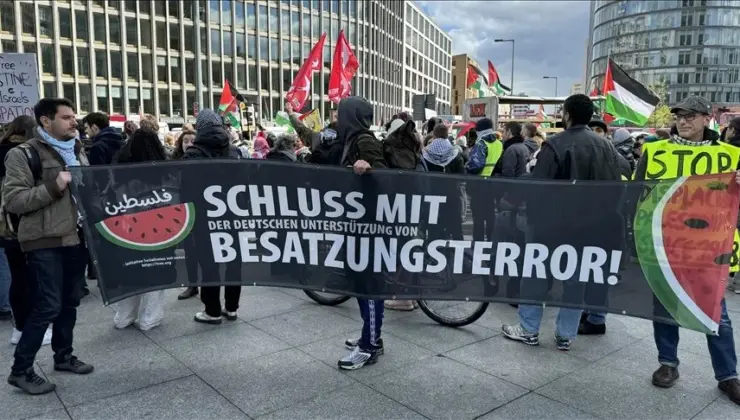 Berlin’de, Almanya’nın İsrail’e silah sevkiyatına protesto