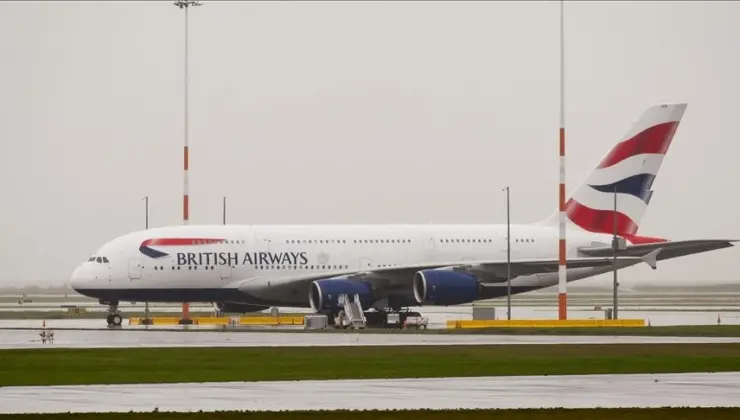 Londra’da iki yolcu uçağı çarpıştı!
