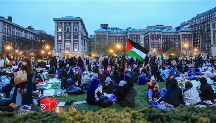 Columbia Üniversitesi’nde öğrenciler Gazze için kampüste sabahladı