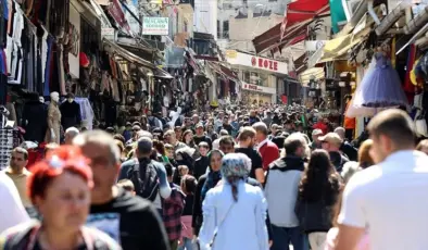 İstanbul’da bayram alışverişi için Eminönü’nü tercih ediliyor