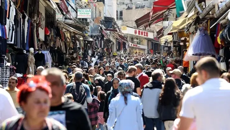 İstanbul’da bayram alışverişi için Eminönü’nü tercih ediliyor