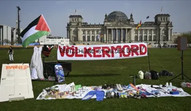 Alman Meclisi önünde Filistin’e destek gösterisi