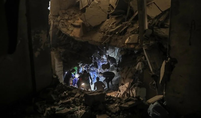 Refah’taki enkazda çok sayıda Filistinlinin cesedine ulaşıldı
