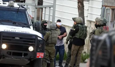 İsrail askerleri Batı Şeria’da 50 Filistinliyi gözaltına aldı