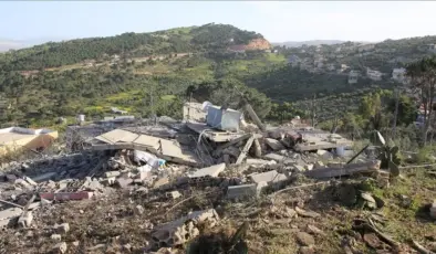 İsrail’in Lübnan’a düzenlediği hava saldırısında 5 kişi öldü