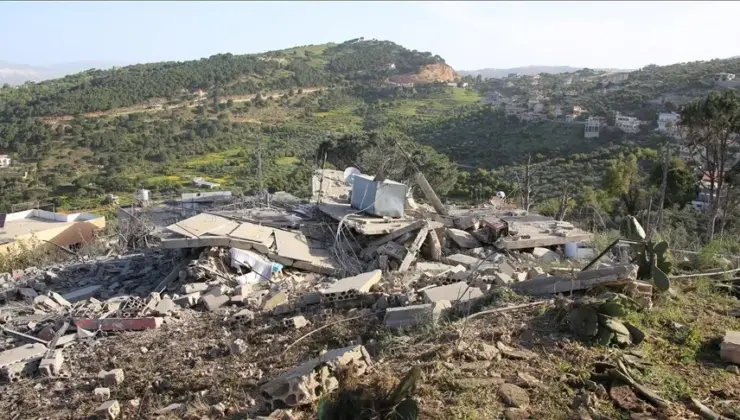 İsrail’in Lübnan’a düzenlediği hava saldırısında 5 kişi öldü