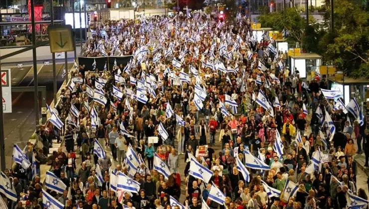 Tel Aviv’de on binlerce İsrailli erken seçim talebiyle gösteri yaptı