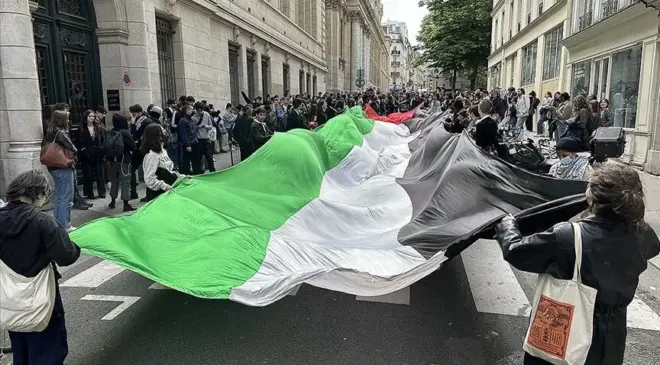 Sorbonne’da Filistin’e destek gösterisi